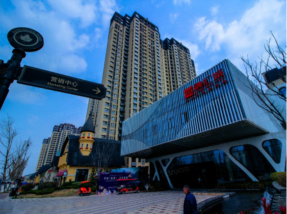 不需要投币电瓶车云鸟充电桩现身济南融汇城玫瑰公馆