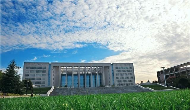 前身是陕西省立师范专科学校和国立西北大学文学院教育学系,1954年