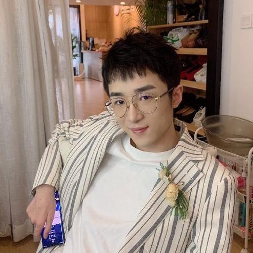 和平精英主播王小歪力超不求人凭实力稳坐一哥之位