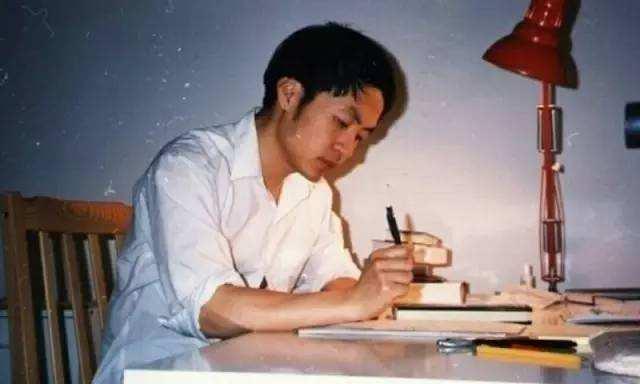 诗人顾城26年前杀妻后自杀留下唯一儿子如今现状如何