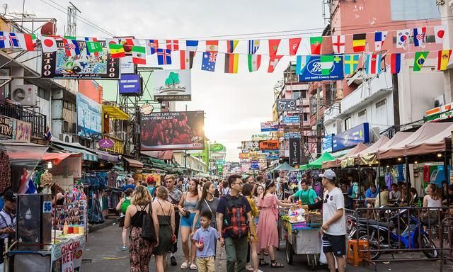 2020泰国与中国人均_泰国卖给中国游客山寨货引争议,泰国人是故意的,中国人怒了