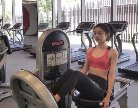 2011年选秀时泳衣意外滑落马凡舒淡定回应谁爱看谁看