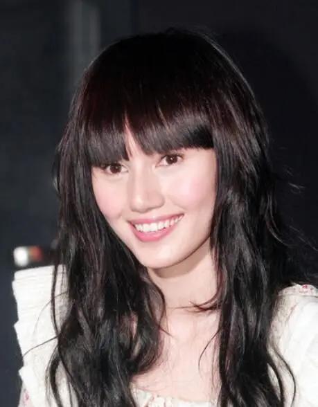 孙俪11年后终于再留长发扎起马尾太温柔穿围裹式上衣显肚子