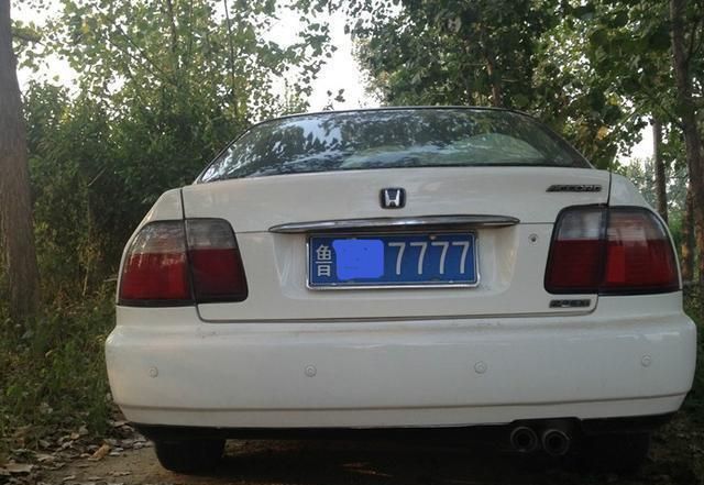 2千元收藏1996款本田雅阁cd5,闲置村舍大院之中