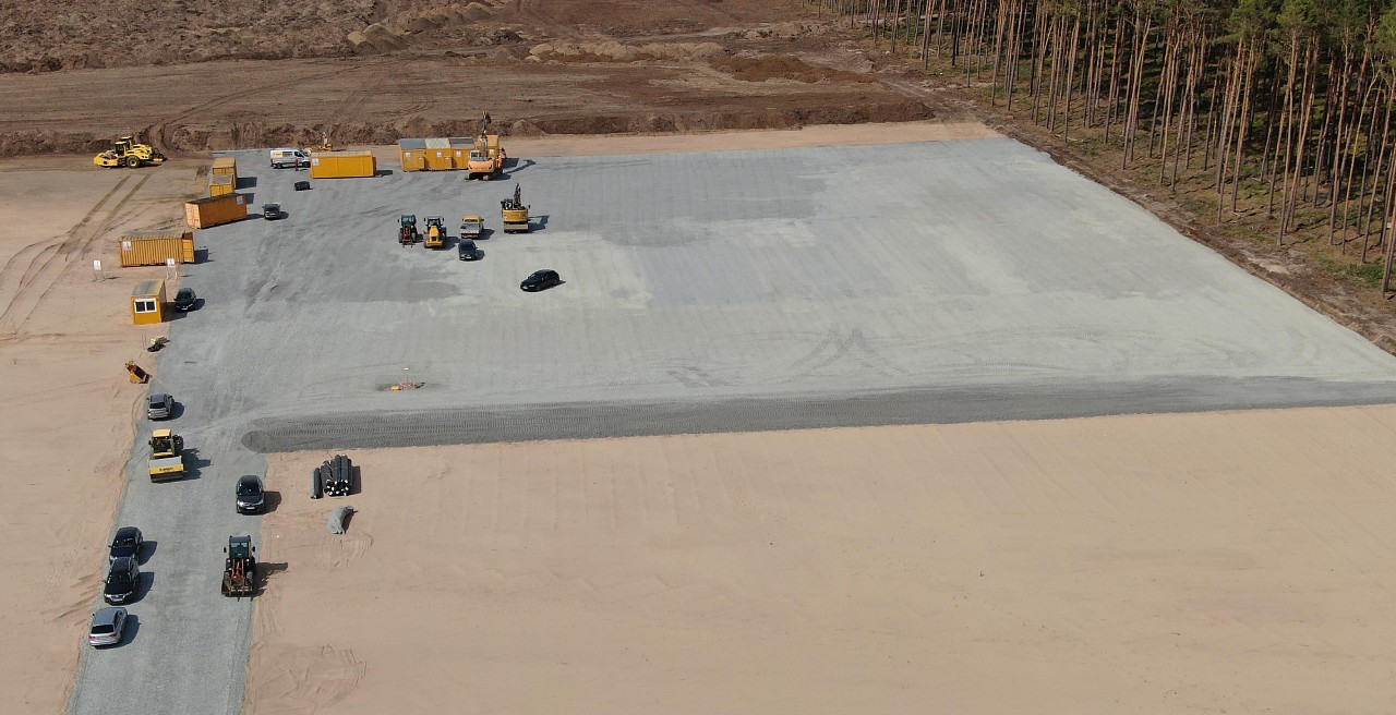 登顶全球车企市值第一，谁点燃了特斯拉股价？