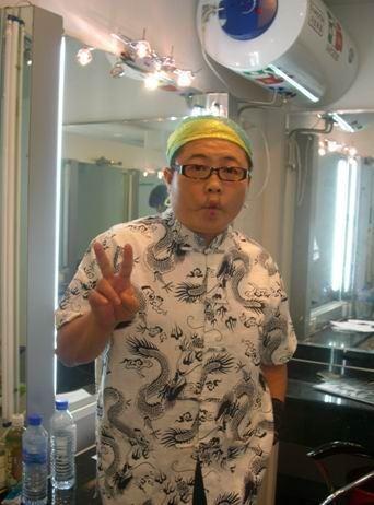 湖南笑星陈英俊本名王湘平,因被吐槽丑而改名,曾两次酒驾被拘留