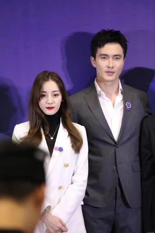 热巴高伟光早年同框合影,当年跟现在对比,网友感叹老的真是很快