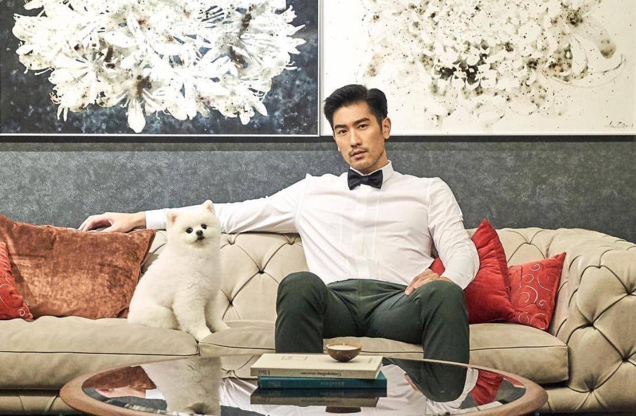 怪你过分美丽出品人曝高以翔暖心举动为探班粉丝亲自送包