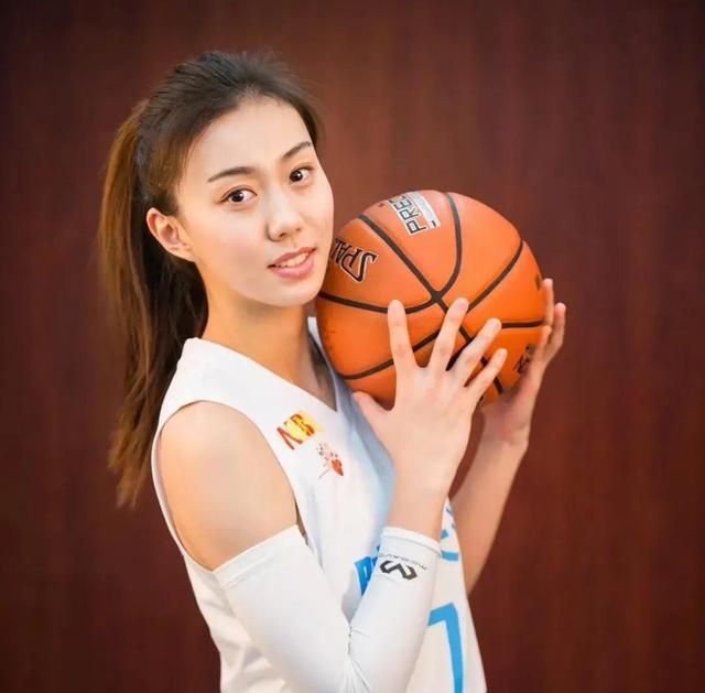 被称中国版"晴子",但她更喜欢被叫"佩奇"|90后|裴悦|新疆_新浪新闻