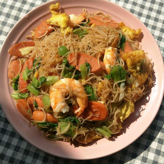 教你营养好吃的虾仁炒米粉让人吃一口就不想放下筷子了特香