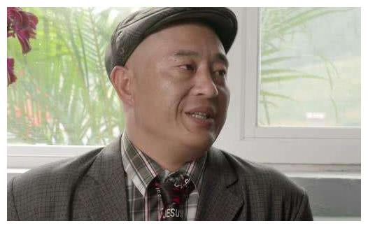 其实大家都知道,赵本山也是有很多看不惯的人的,其中一位就是乡村爱情