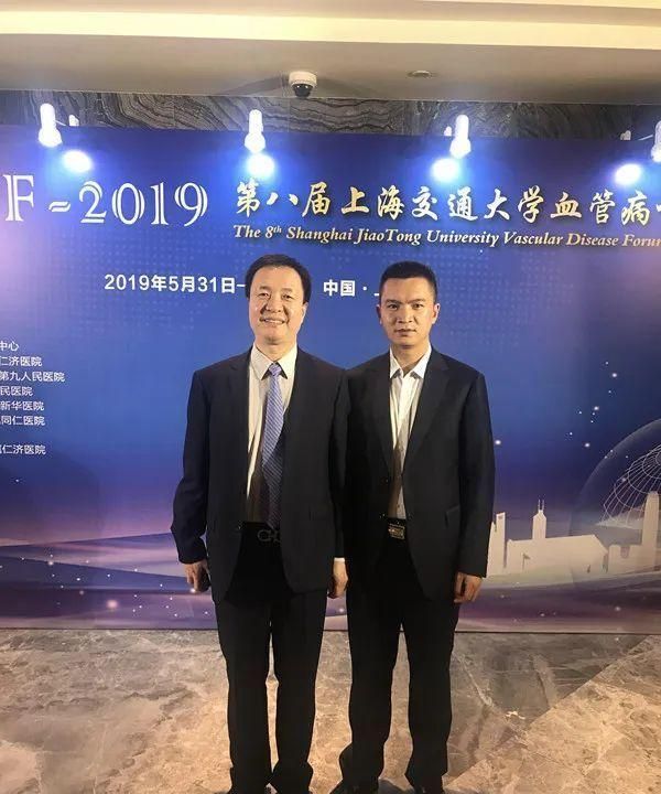 区人民医院副院长谢廷洪这样评价道:"赵华同志是新成长起来的80后医生