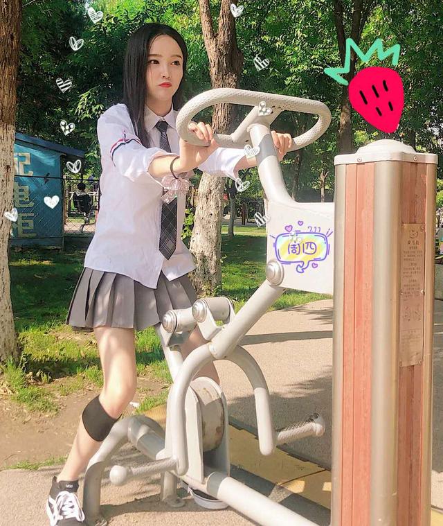 舞蹈女神成唠嗑主播?惠子ssica直播疑变味