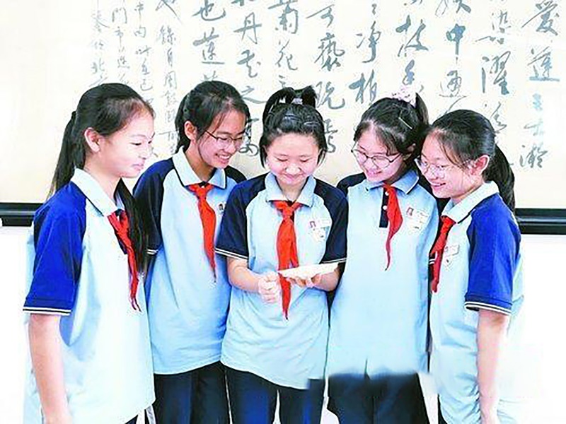 3岁小男孩意外走失,5名小女生暖心陪护,厦门莲花中学生感动网友