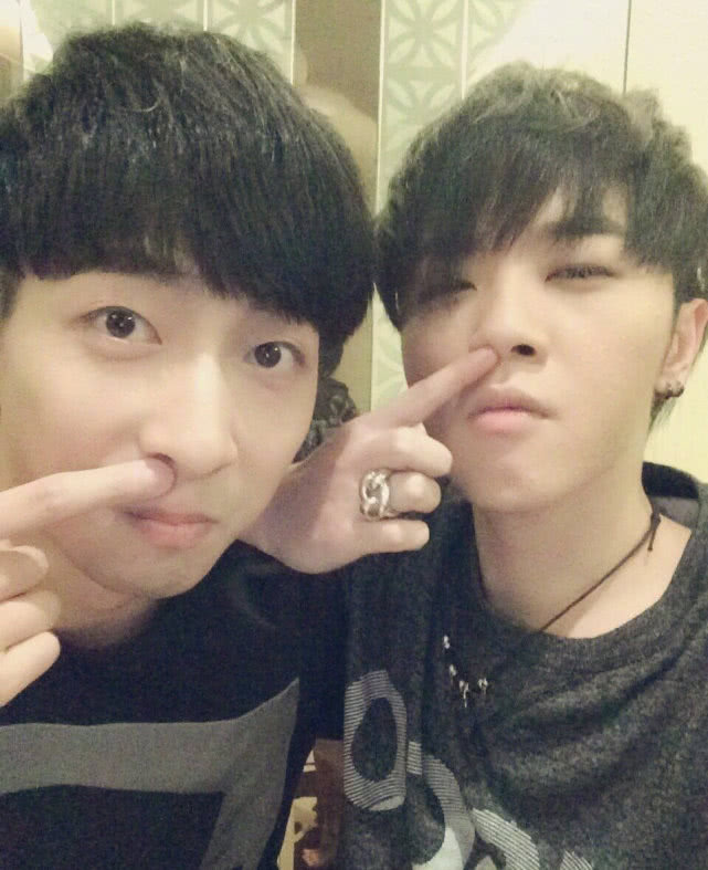 华晨宇左立深夜街头喝酒,这样的友情羡慕了!