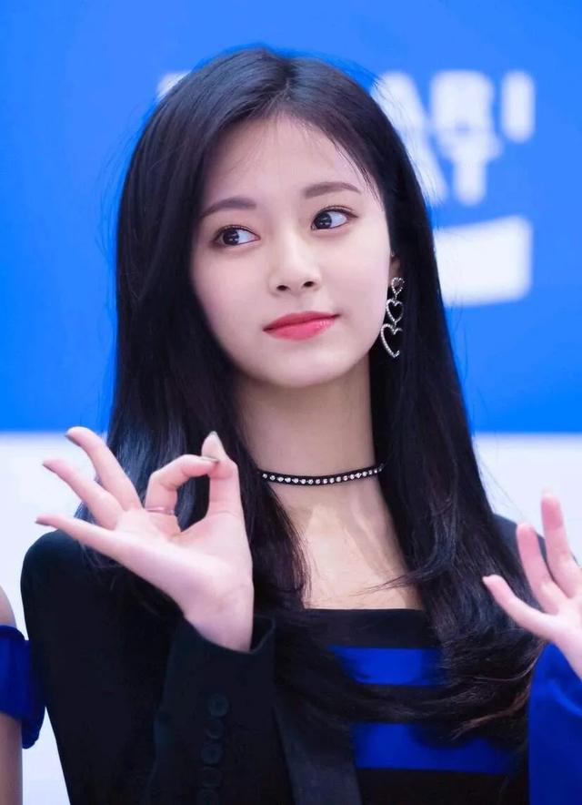 周子瑜绑高马尾飘仙气吐私密烦恼超萌