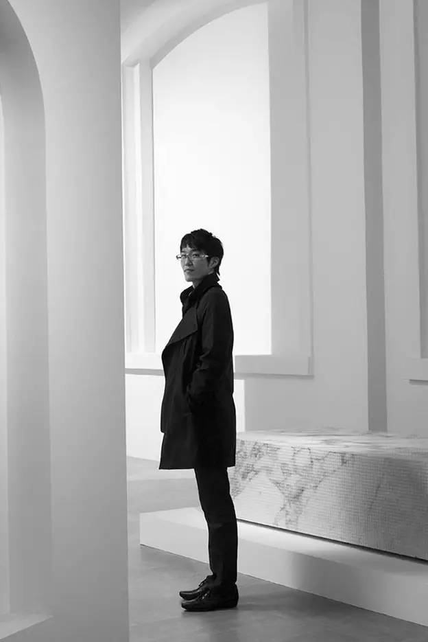 1977年出生于加拿大的佐藤大oki sato,可不是简单的设计师,他曾被评为