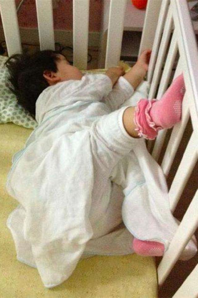 孩子睡觉时如果出现这个表情,说明大脑发育不错,家长可以放宽心