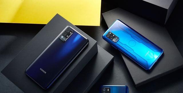 荣耀play4pro开卖荣耀v30pro降价兄弟相残分外香