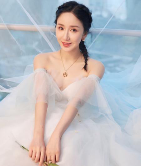 娄艺潇才是发育过猛,曾是国家二级运动员,看体操服旧照:跪了