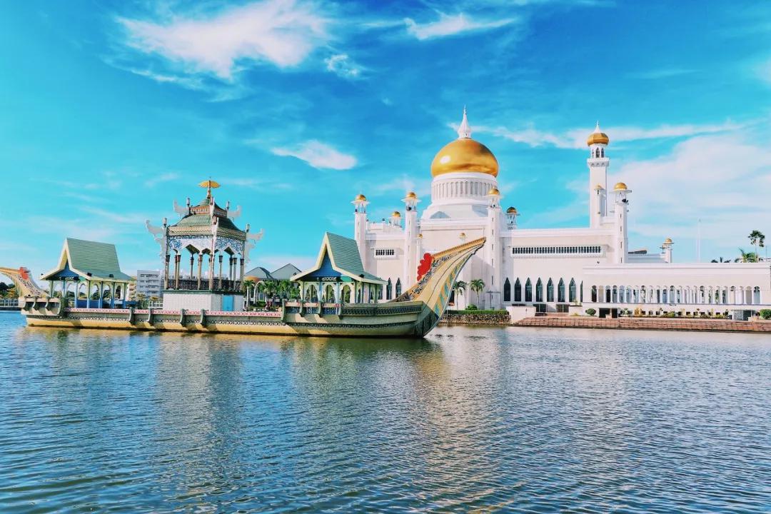 很多人都觉得文莱是一个小国,小国的王子能有多有钱?