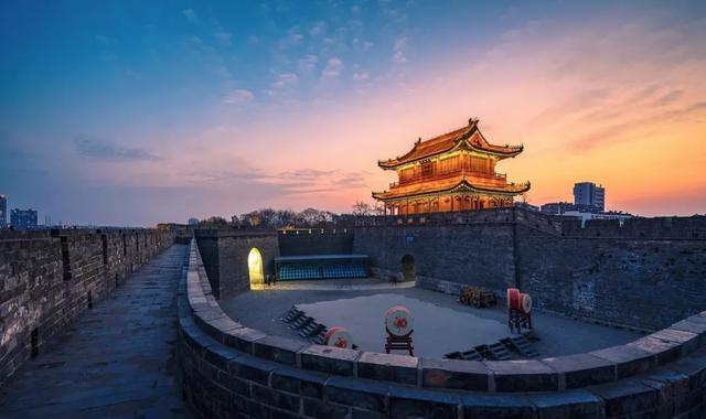 教门街,一桥头襄阳牛肉面的根据地在襄阳,一桥下的教门街,是牛肉面的