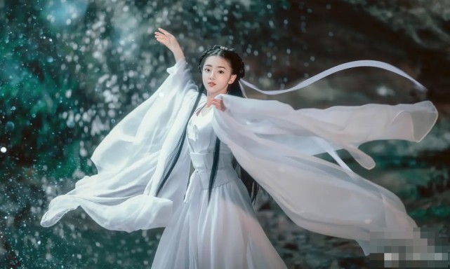 小戏骨陶奕希扮演《东宫》中小枫,14岁的她虽然小,却绝色倾城