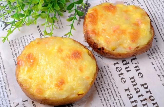 土豆的神仙吃法,香甜可口的拉丝芝士烤土豆,好吃到飞起