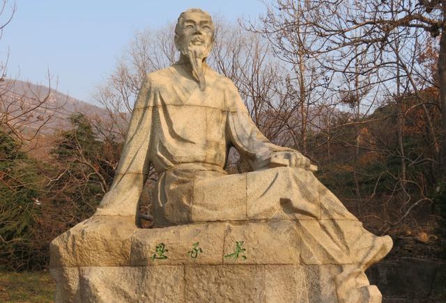 吴承恩雕像众所周知,不同地域的饮食习惯各不相同,像师徒四人从大唐