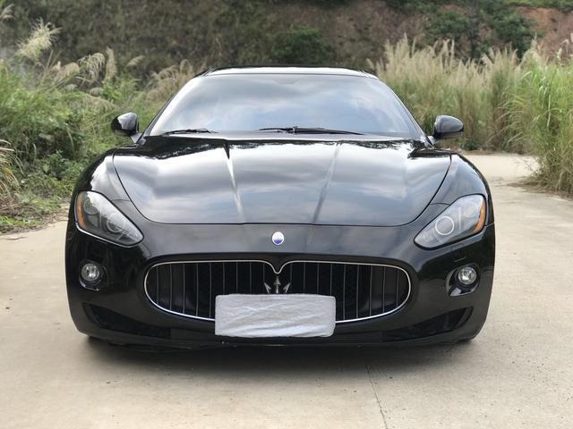 玛莎拉蒂gt在追求性能的同时兼顾平时生活旅行,空间大,乘坐舒适,操控