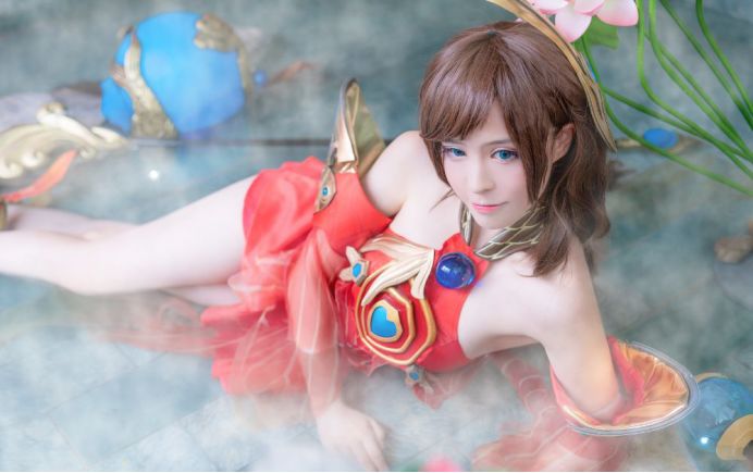 王者荣耀突破次元壁丝滑落水大乔cos水友让我来救