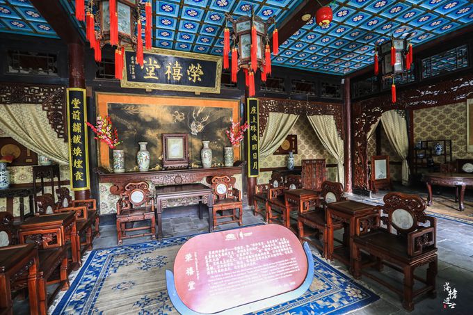 荣国府始建于1984年,总占地面积37000平方米(55亩),是国家4a级旅游