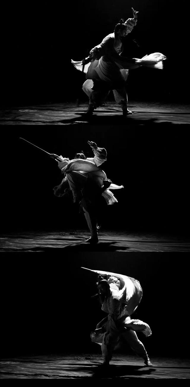 在《龙虎山张天师》里,樊少皇一套武打动作打出了仙风道骨,全黑背景的