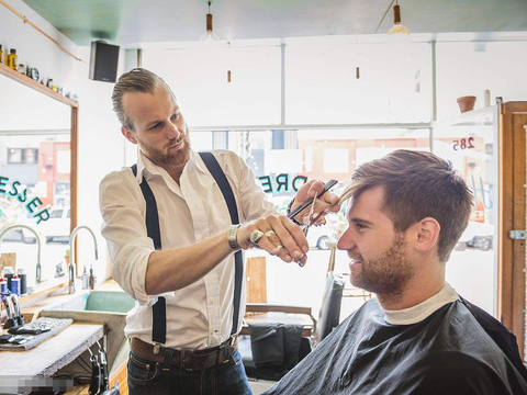 理发师会不会觉得"这个人的头发我好像没剪好"?托尼老师:会的