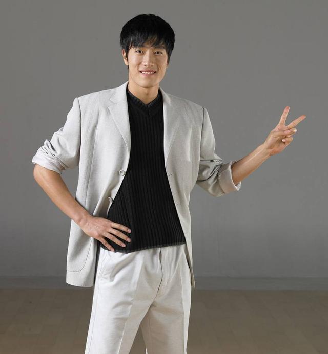 中国最幸福奥运冠军,身价6亿退役不工作,与前妻离婚后娶前女友