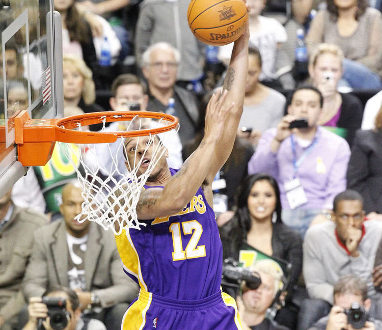 美如画!科比秀空中拉杆投篮,这滞空能力也太强了!