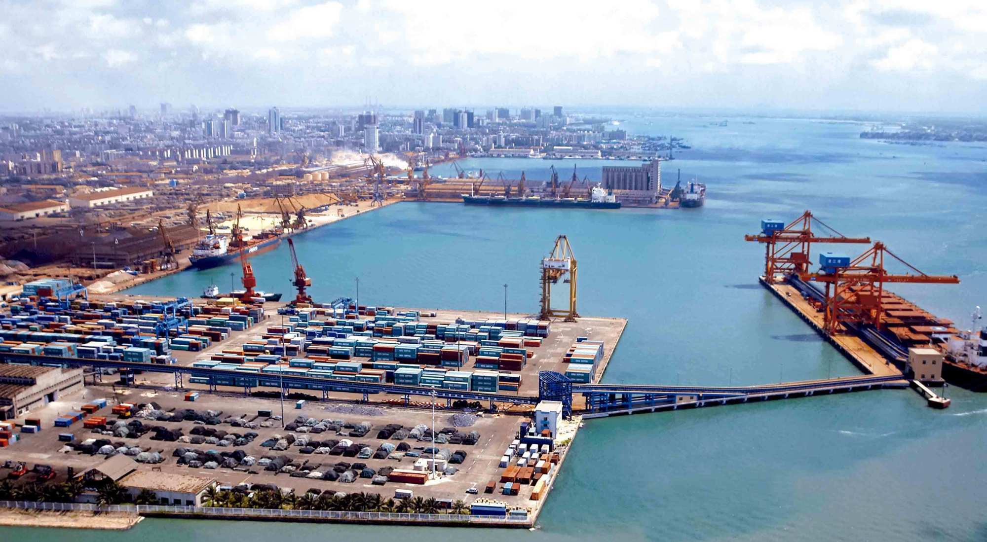 粤西和环北部湾的最大的天然深水良港——湛江港