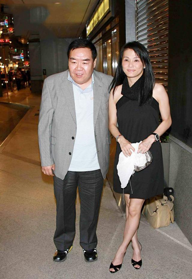 郑则仕和妻子欢庆69岁生日两获金像影帝最感激妻子和刘德华