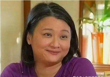 和老公相爱27年均无绯闻,现在老公帅气依旧,而她却胖成球