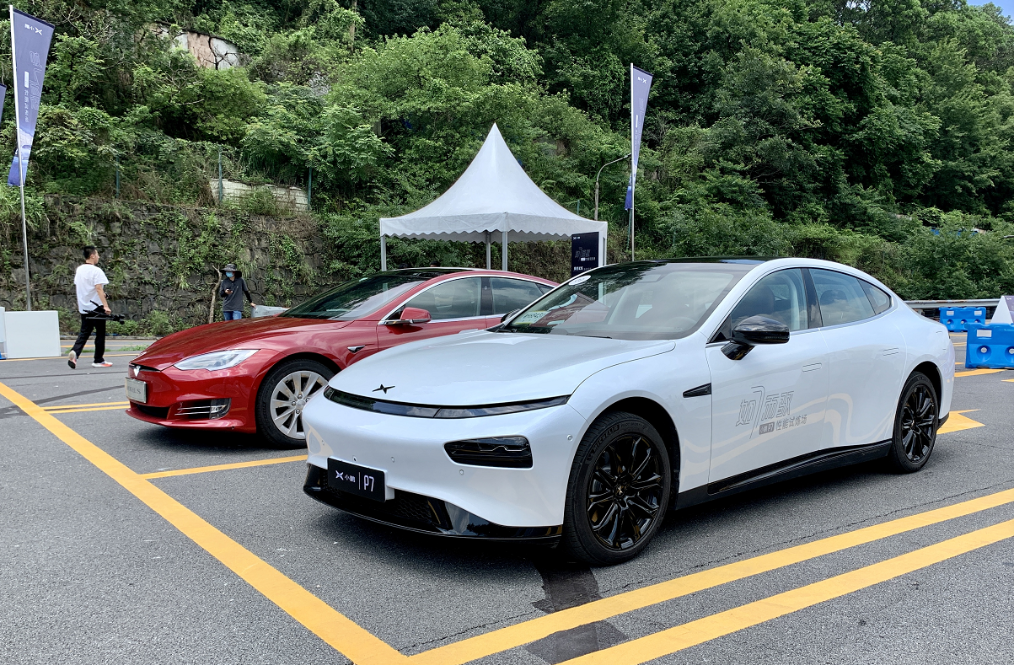 性能强劲引领同级小鹏p7试驾体验