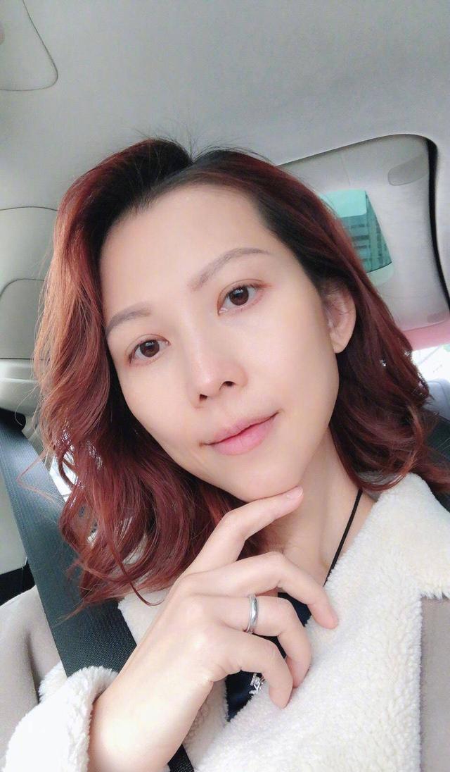 结婚12年,张晋求婚影片曝光,蔡少芬素颜上镜被网友嘲像大妈