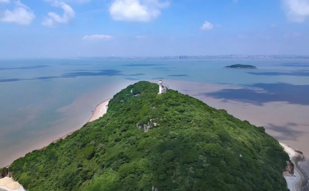 上海被忽略的岛屿,是上海最高和最大的基岩岛,主峰高103.7米