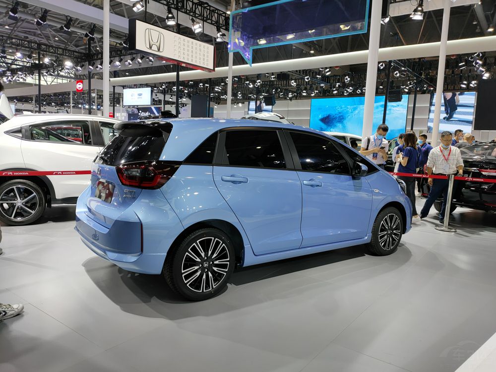 全新一代广汽本田飞度亮相重庆车展 外观"q萌" 妹子最爱