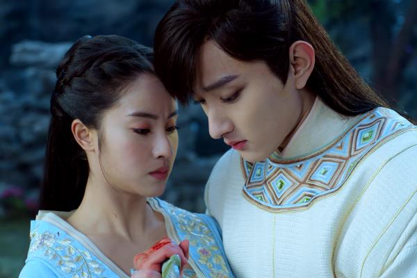 《长相守》喜欢花木槿的四个男人,段月容男扮女装,他俩结局凄凉