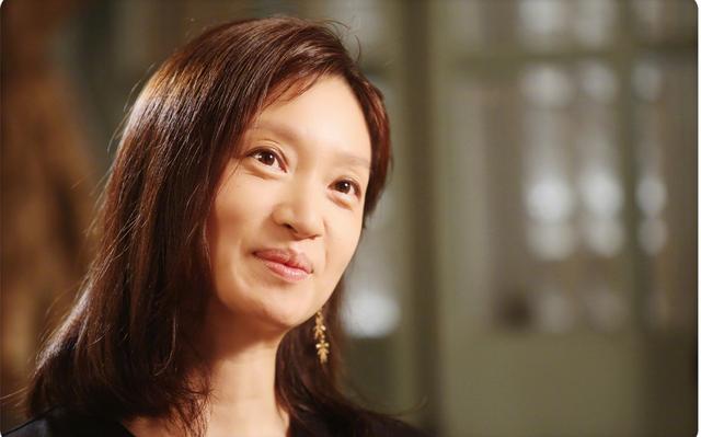 沈佳妮太听朱亚文的话录节目连眉毛都不画眼纹颈纹好实在