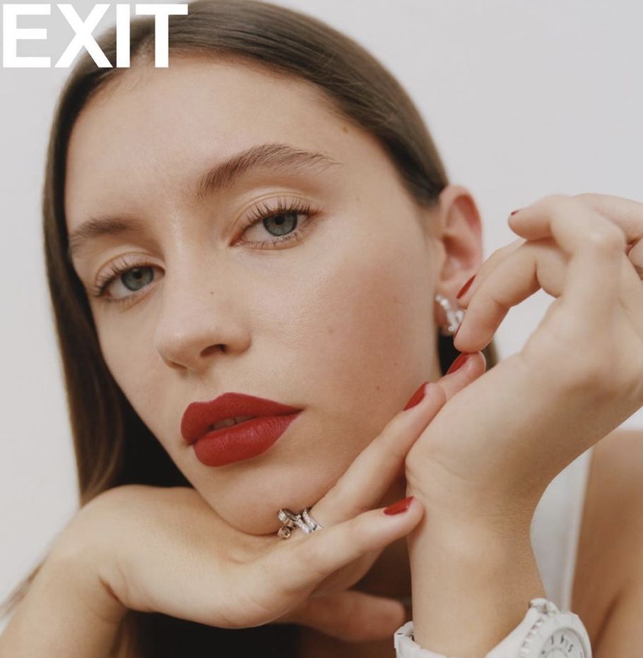 裘德洛女儿iris完美复制神颜基因身高只有162却能杀入时尚圈