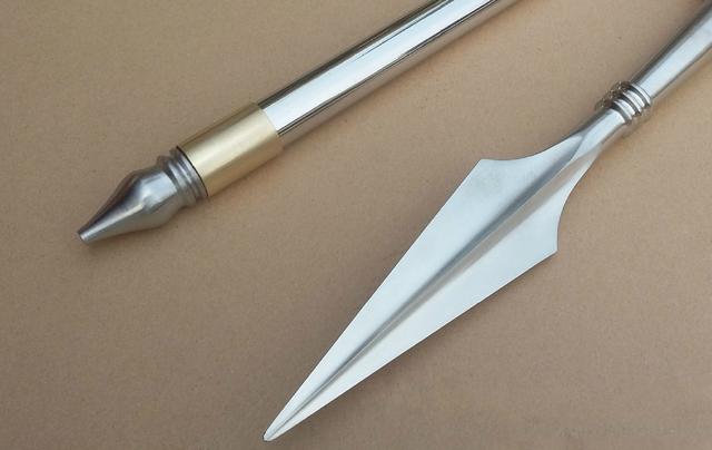 古代的实战长矛到底用什么材料当矛杆