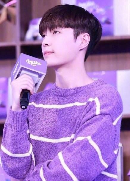 论穿紫色,娱乐圈居然没有一个人,是王一博的对手!