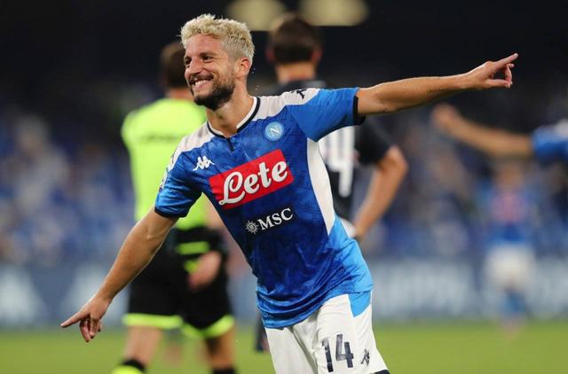 比利时主帅:梅尔滕斯本能去更好的球队,但他却选择了留队