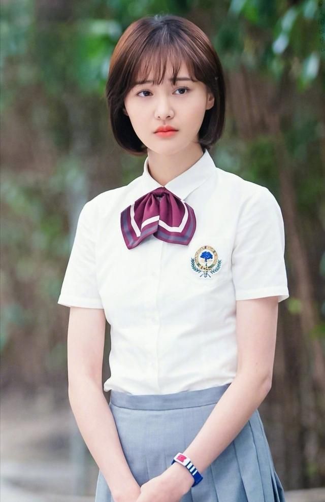 郑爽回应转卖节目道具,文中却提到另一个顶流,网友:别带热巴